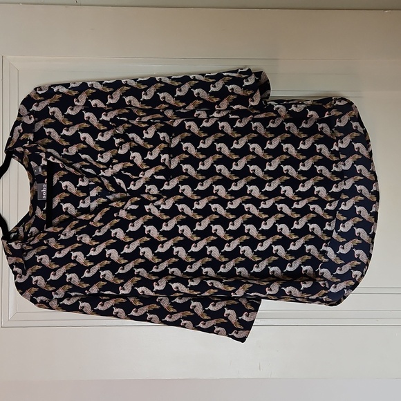 Navy and White Button Up Top, 3/4 Sleeves, Parrot Design, Sz M - Picture 8 of 11